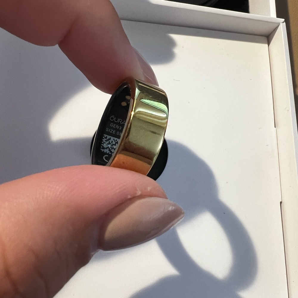 Oura Ring gold size 8